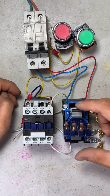 交流接觸器不用按鈕也能自鎖#電工 #電工知識(shí) #零基礎(chǔ)學(xué)電工#硬聲創(chuàng)作季 