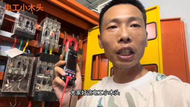 老電工第一次用直流電流萬用表，直流電焊機200多電流