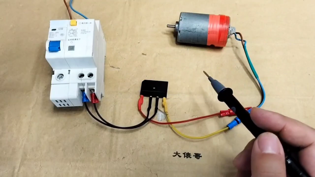 交流220V加一個整流橋，輸出的是220V，還是310V，答案立馬揭曉 #電工 #新知創(chuàng)作人#硬聲創(chuàng)作季 