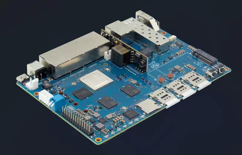 香蕉派BPI-R4 Wifi7开源路由器采用联发科MT7988A (Filogic 880)测试OpenWRT