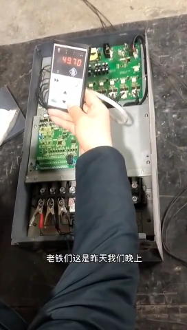 這個變頻器帶不動大電機，咋回事，一起來噴噴。#變頻器維修 #工控變頻器伺服plc #電路板維修#硬聲創作季 