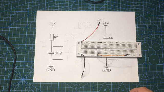 00036 電容充電電壓波形長啥樣？用示波器實測給大家看一下！