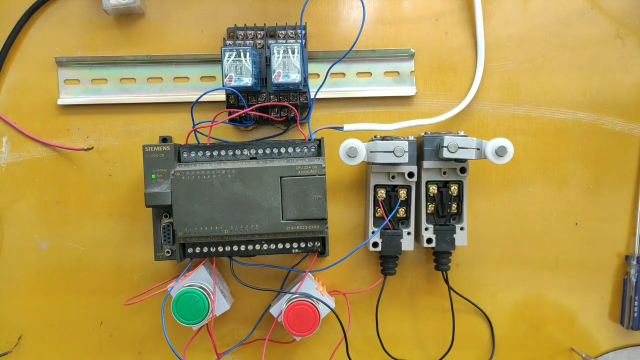 只在原點停止的小車自動往返，PLC如何控制？電工堅果實物分享 #電子電工 #零基礎學電工 #維#硬聲創作季 