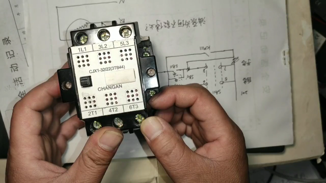 電工如何使用CJX1交流接觸器？它與CJX2有啥區(qū)別？ #電子技術(shù) #電路 #電工知識 #電工#硬聲創(chuàng)作季 