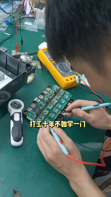 #硬聲創作季  打工十年不如學一門，跟自己一輩子的技術，電路板維修收入高值得學習