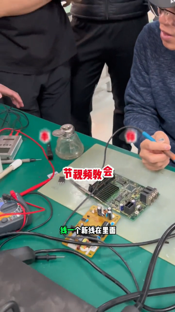 #硬聲創作季  本節視頻教會你如何維修電路板